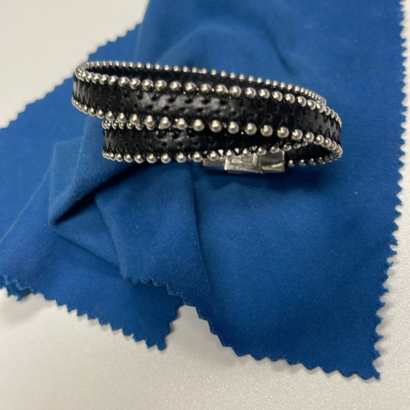 Erica Zap Double Wrap Beaded Leather Bracelet with Magnetic Clasp. - Picture 4 of 4